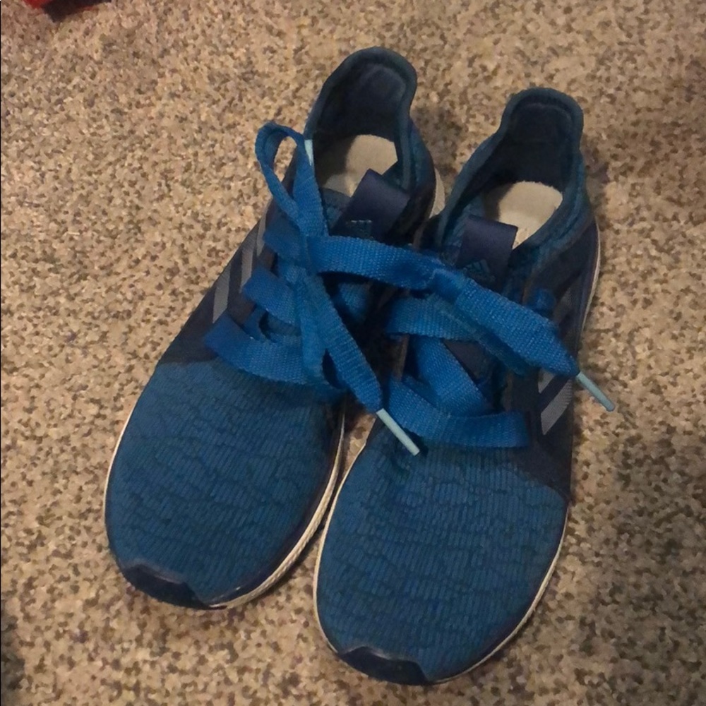 Adidas women’s size 7.5 Edge Lux athletic shoes